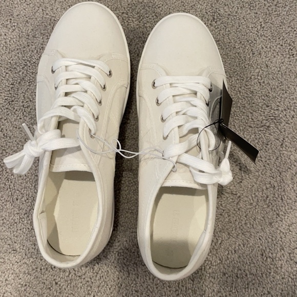 Forever 21 women’s white canvas platform shoes. NWT size 9 - Picture 4 of 8